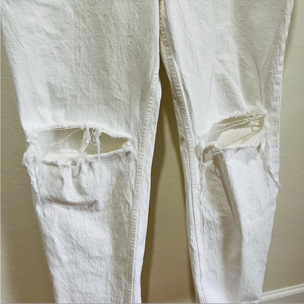 Abercrombie & Fitch White Ultra High Rise 90s
Straight Jean Women's - Picture 4 of 4